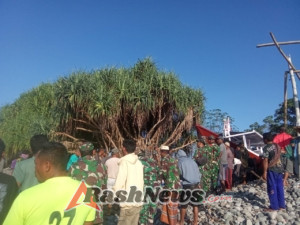 Kemanunggalan TNI-Rakyat: Koramil 1612-07 Bantu Nelayan di Desa Legu