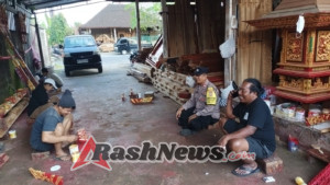 Menjalin Keharmonisan Bhabinkamtibmas Desa Batannyuh Sambangi Warga Desa Binaan
