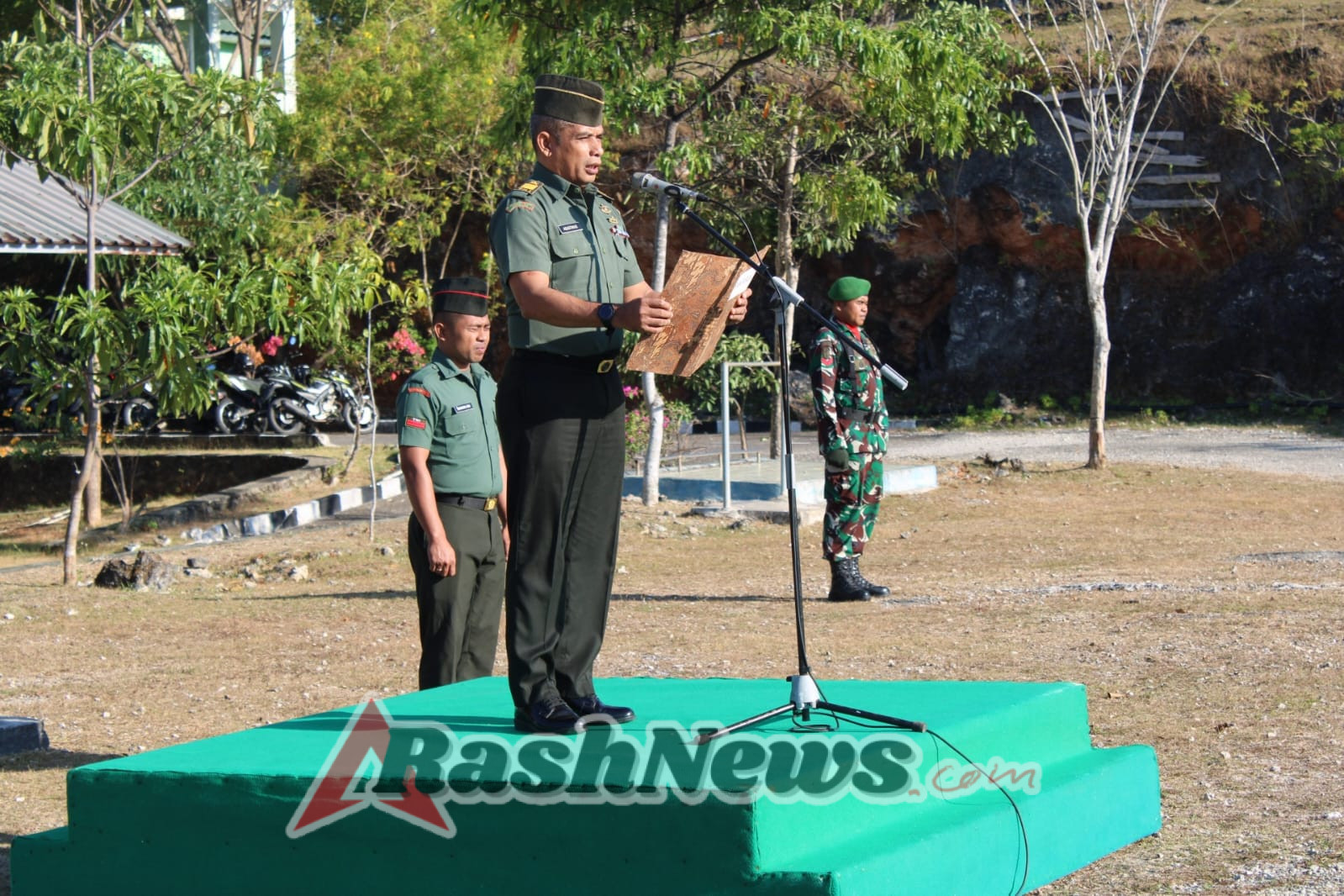 Wujud Disiplin dan Nasionalisme Prajurit Kodim 1627/Rote Ndao Gelar Upacara Bendera Senin