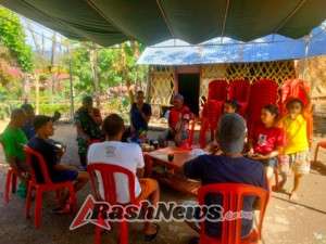 Babinsa Koramil 1618-05/Biut Serda Daniel Taseseb Dampingi Petani dalam Seluruh Proses Pertanian Padi