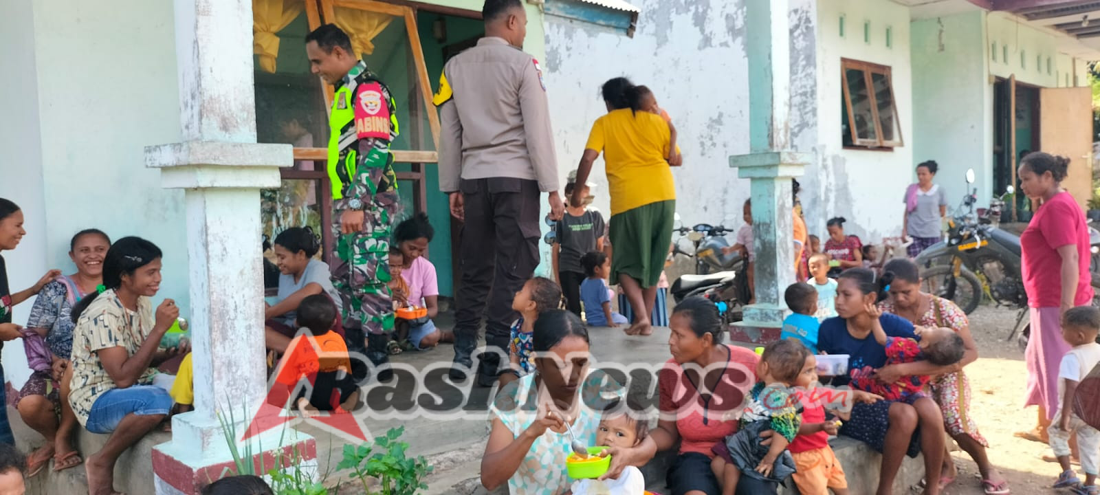 Bersama Nakes, Babinsa Bantu Wujudkan Generasi Sehat