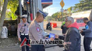 Personel Operasi Patuh Agung 2025  Gencarkan Sosialisasi Tertib Berlalu Lintas.
