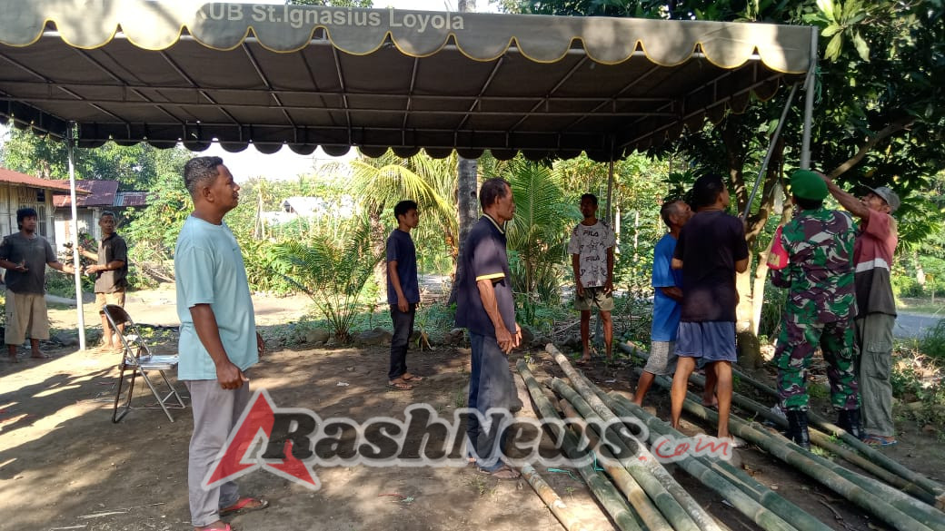 Babinsa Ende Bantu Warga Bangun Rumah, Wujudkan Kemanunggalan TNI dan Rakyat