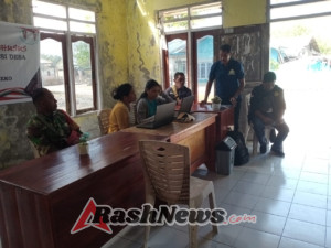 Monitoring Wilayah, Babinsa Kawal Pendataan Sektor Pertanian dan Perikanan di Desa Fukuafu