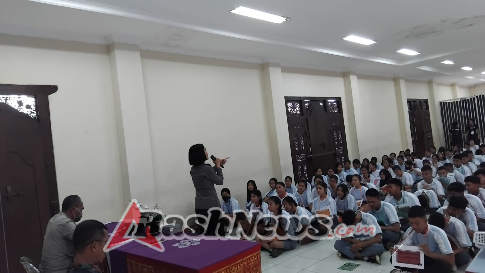 Polsek Denpasar Selatan Gelar Ceramah Kenakalan Remaja dalam Kegiatan MPLS di SMK Kertawisata Renon