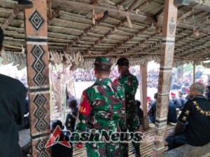 Kebudayaan Lokal Terjaga: Babinsa Koramil 1624-01/Larantuka Hadiri Acara Adat Koke Bale