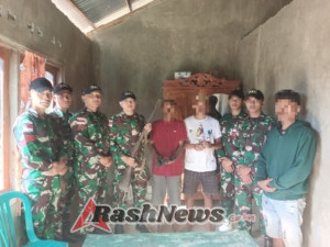 Sukarela Warga Serahkan Jatmuhandak Kepada Pos Fohuk Satgas Yonif 741/GN Untuk Diamankan