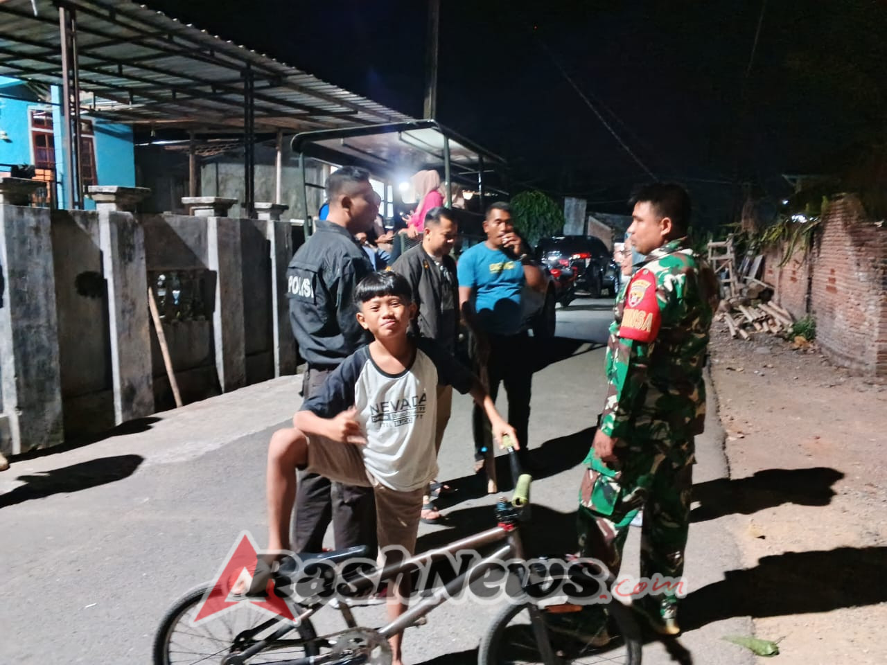 Babinsa, Bhabinkamtibmas, dan Warga Bersinergi Tangani Ancaman Rabies di Taliwang