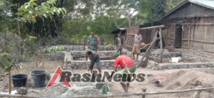 Babinsa Koramil 1618-05/Biut Ajak Warga Utamakan Keamanan dan Gotong Royong Saat Bantu Bangun Rumah
