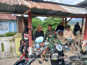 Dekatkan Diri dengan Warga, Babinsa 1602-04/Maurole Gelar Kegiatan Komsos