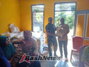 Babinsa Koramil 01/Kalabahi Kawal Penyaluran 178 Karung Bantuan Beras Tahun 2025