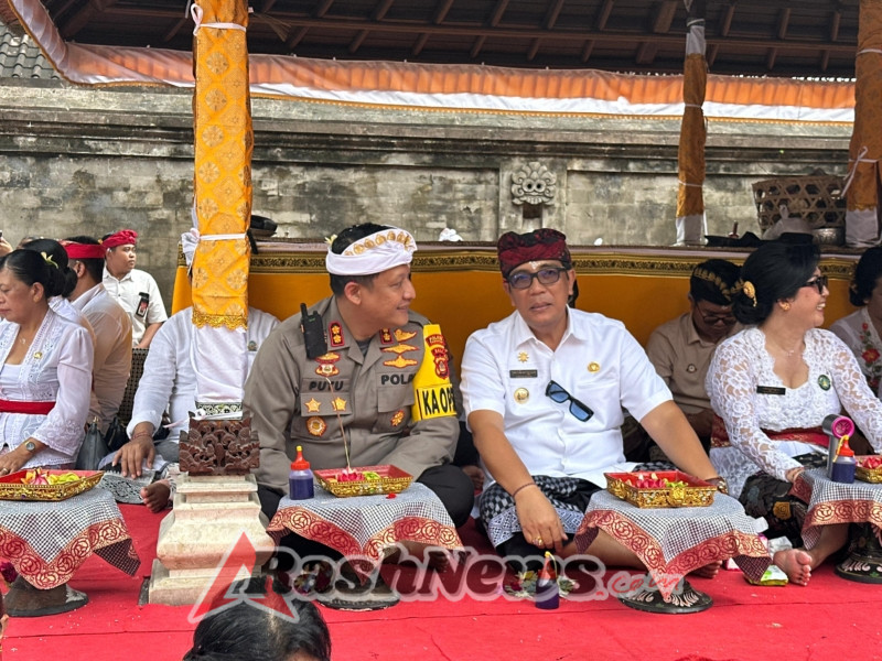 Kapolres Tabanan Hadiri Piodalan Pura Puseh dan Dalem Adat Kota Tabanan Bersama Forkopimda
