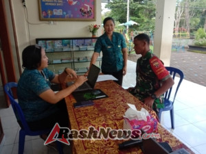Babinsa Semarapura Kangin Sambangi Sekolah, Gelar Komsos dan Pendataan Teritorial