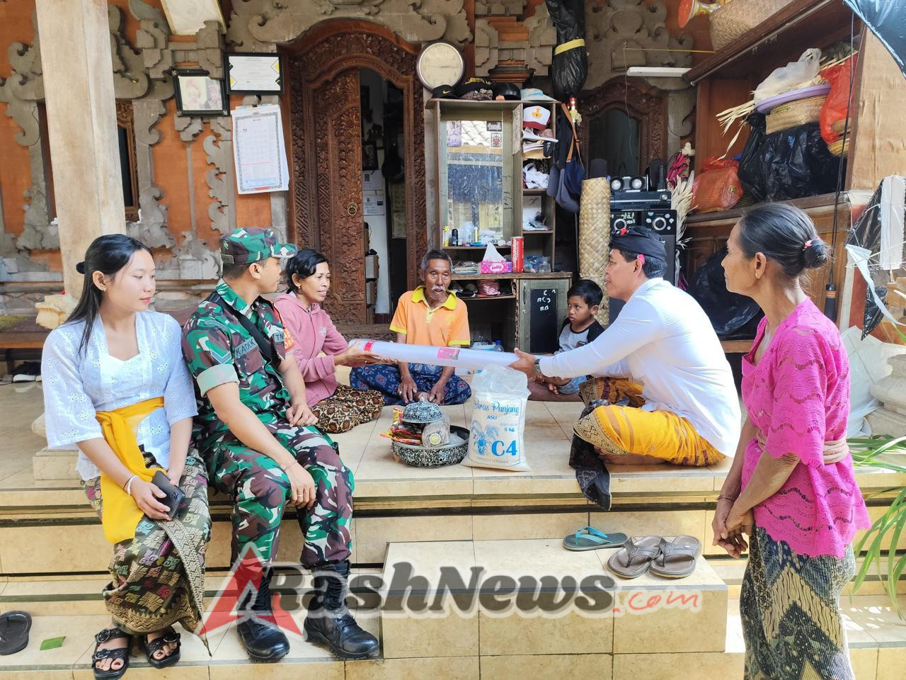 Gelar Melayat, Serda Dwi Awan Tegaskan Babinsa Selalu Ada Saat warga Berduka