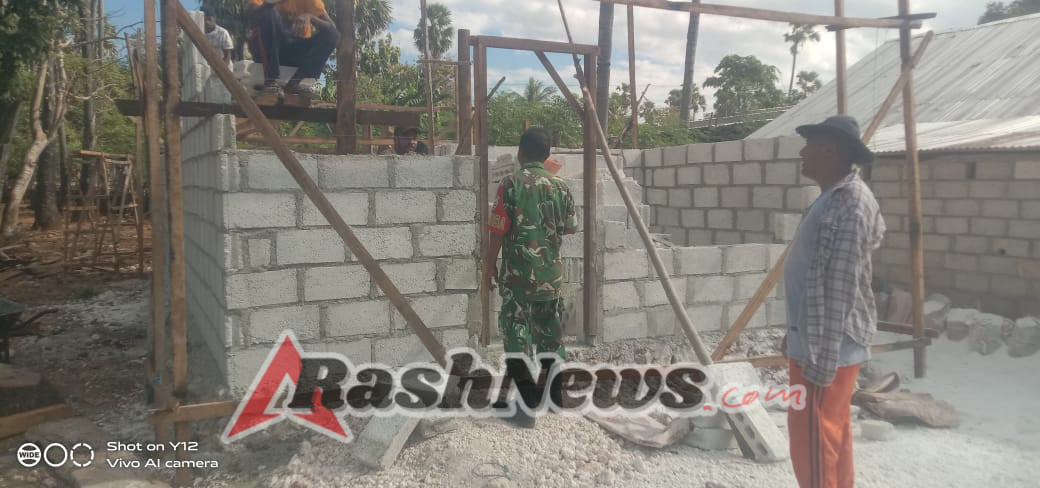 Peduli Dengan Warga Binaan Babinsa Bantu Bangun Rumah