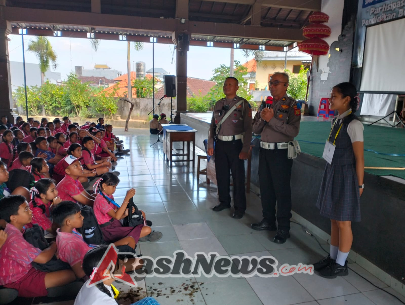 Polsek Kuta Utara Ajak Pelajar Baru Tertib Berlalu Lintas Saat Kegiatan MPLS.