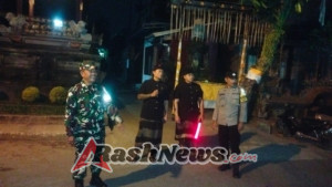 Sinergi Babinsa dan Warga Adat, Piodalan di Pura Merta Sari Berjalan Tertib dan Lancar