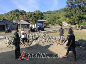Babinsa Koramil 1602-04/Maurole Pererat Hubungan TNI dan Warga Lewat Komsos