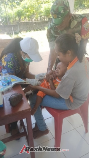 Sertu Densius Berno Ajak Warga Aktif Ikut Posyandu di Wilayah Binaan