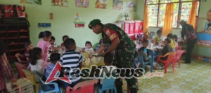 Pembagian Makan Bergizi untuk Anak TK, Babinsa Ende Turut Sukseskan Program Pemerintah