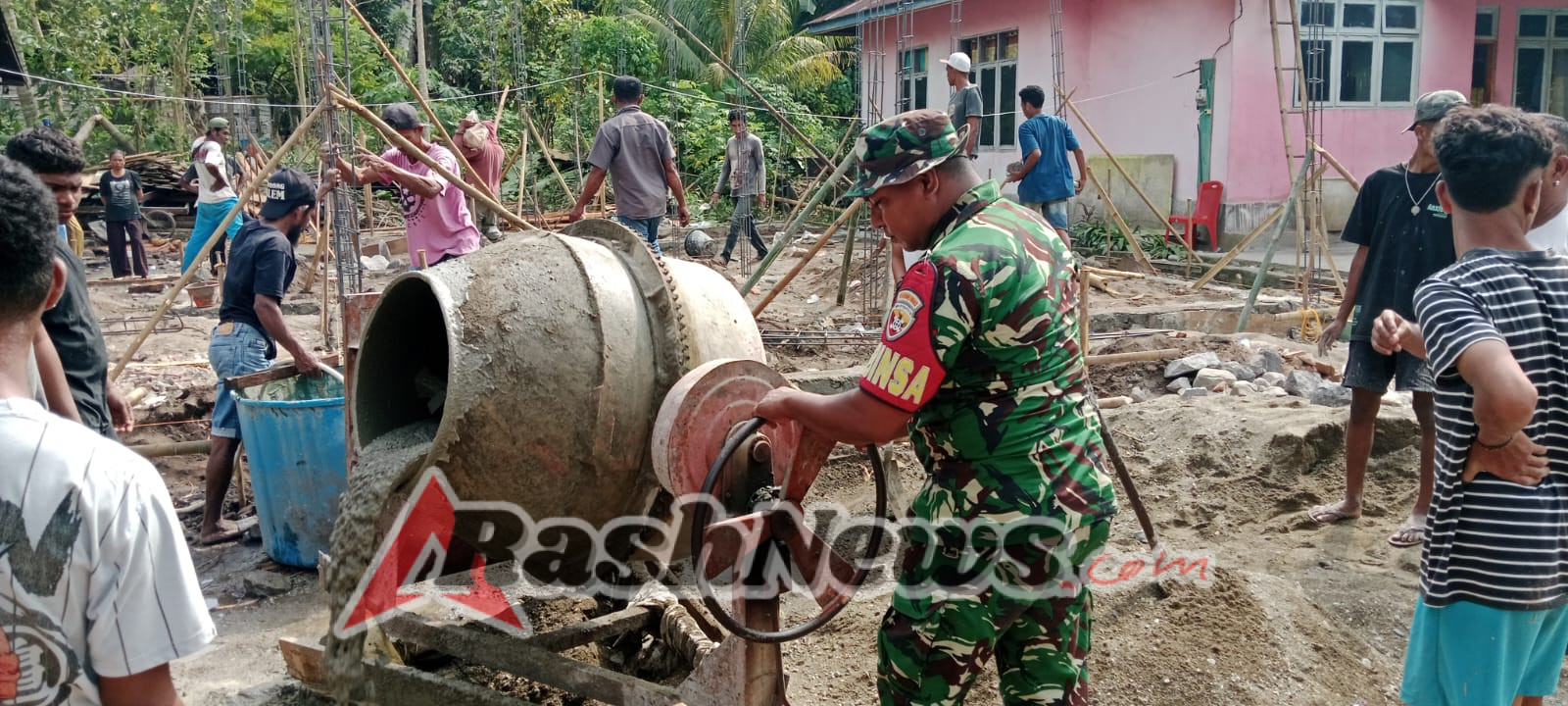 TNI AD Kodim 1602/Ende Kuatkan Kemanunggalan dengan Warga melalui Komsos dan Karya Bhakti