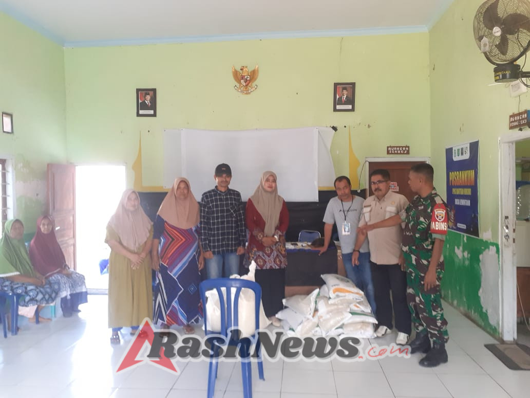Bantuan Pangan Juni-Juli, 133 Warga Desa Lewintana Terima Beras 20 Kg