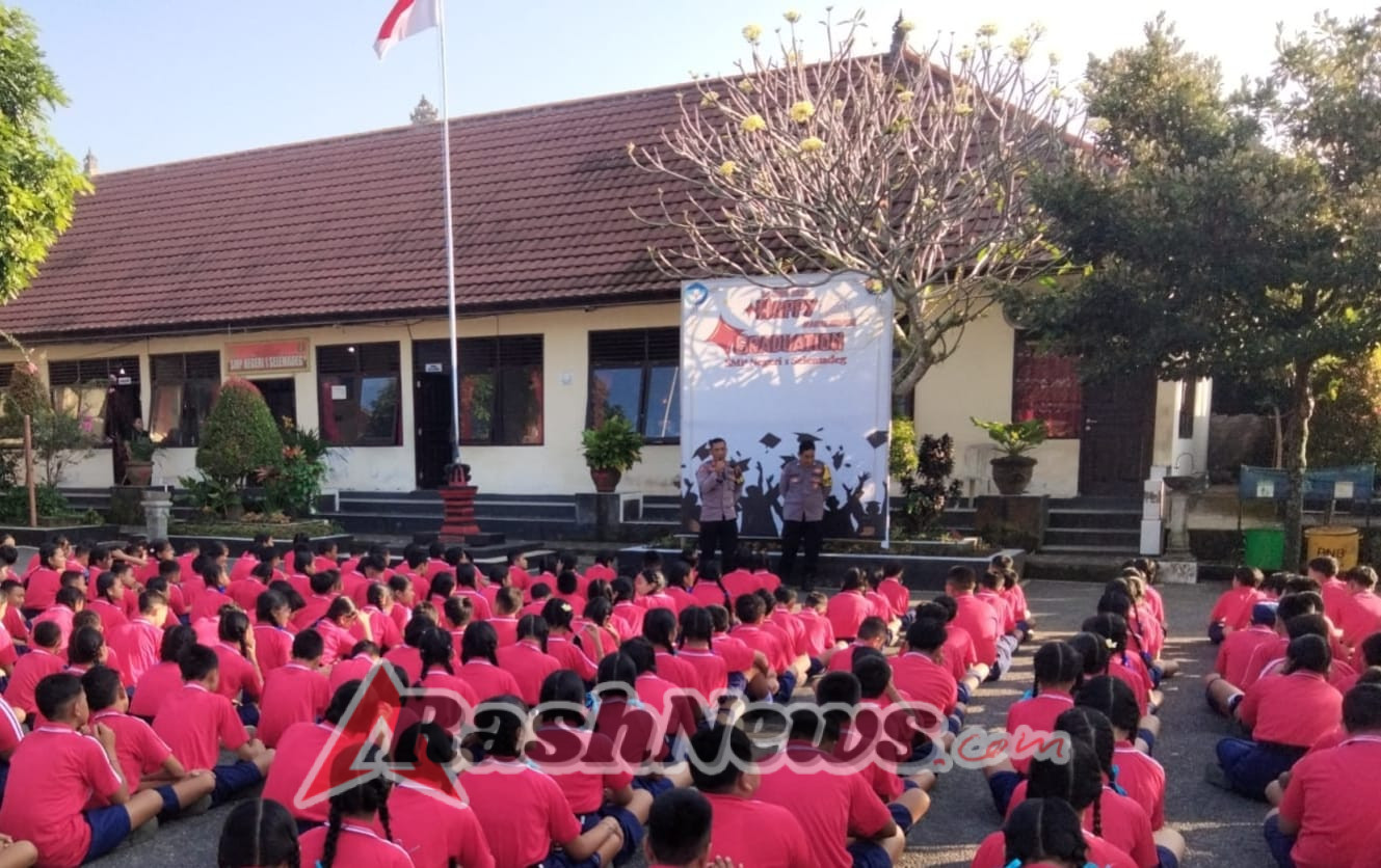 Polsek Selemadeg berikan Edukasi Narkoba & Kamseltibcar lantas Siswa MPLS SMPN 1 Selemadeg