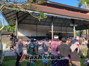 Babinsa Kelusa Bersama Siswa SMK dan Mahasiswa KKN Gelar Karya Bakti Lingkungan