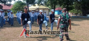 106 Siswa SMK Negeri 1 Woja Ikuti Pelatihan Wasbang dan PBB oleh Babinsa