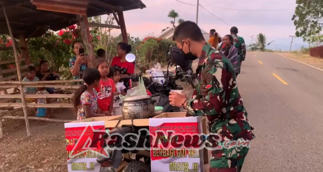 Berbagi Kasih, Satgas Pos Asumanu Keliling Desa Binaan Bagikan Bubur Kacang