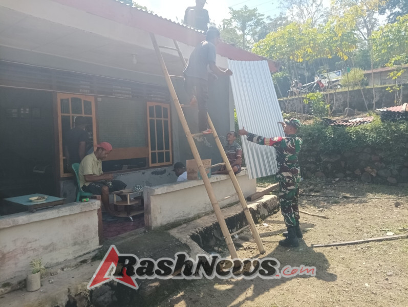 Babinsa Praka Candra Aditya Ringankan Beban Warga Lewat Aksi Sosial di Wewaria