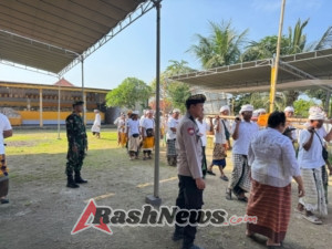 Babinsa Saba Kawal Prosesi Adat Mepepada Agar Berjalan Tertib dan Lancar