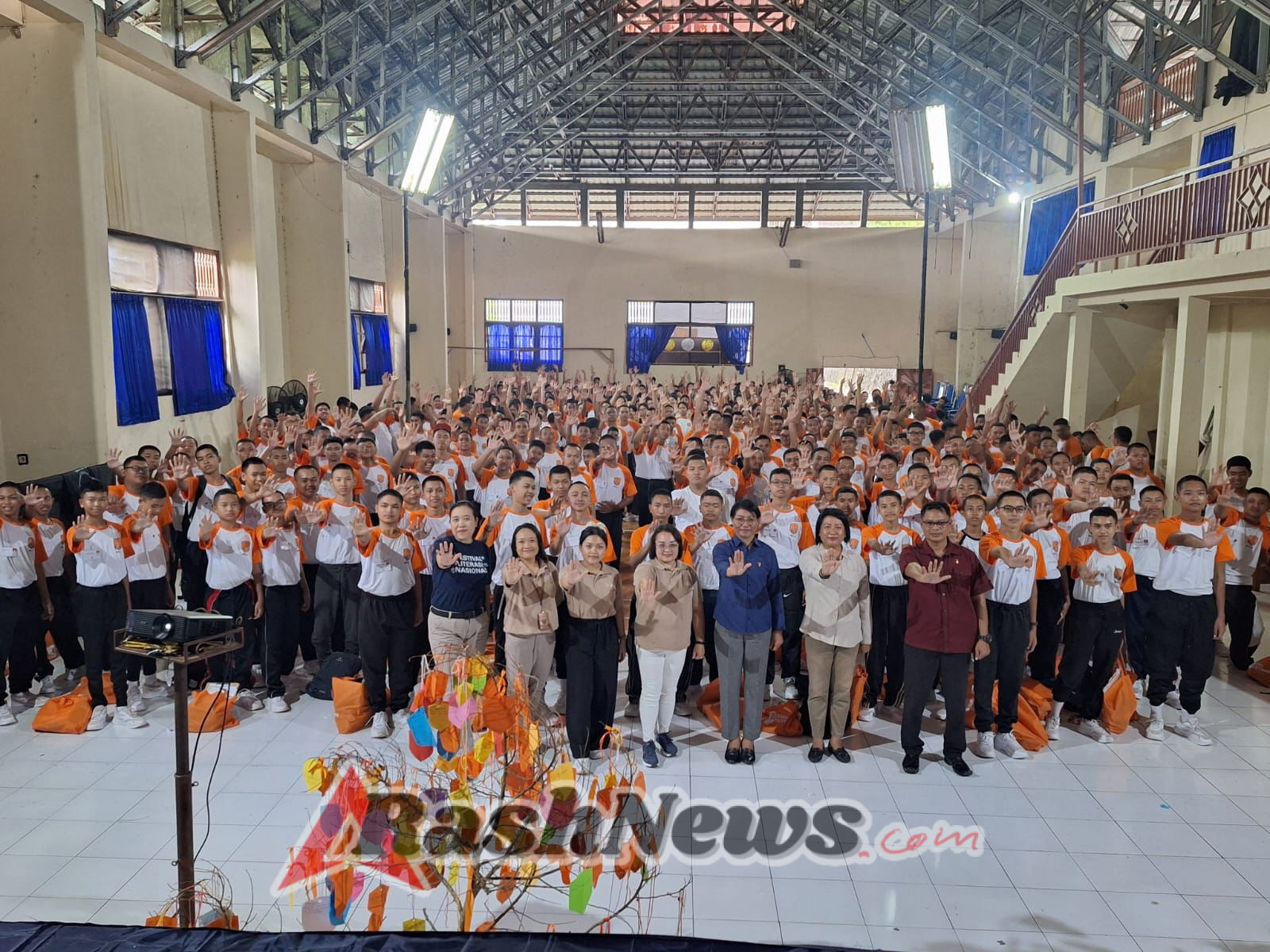 Polwan Polres Tabanan Ajak Siswa SMA N 1 Tabanan “Berani Bicara” Tolak Narkoba