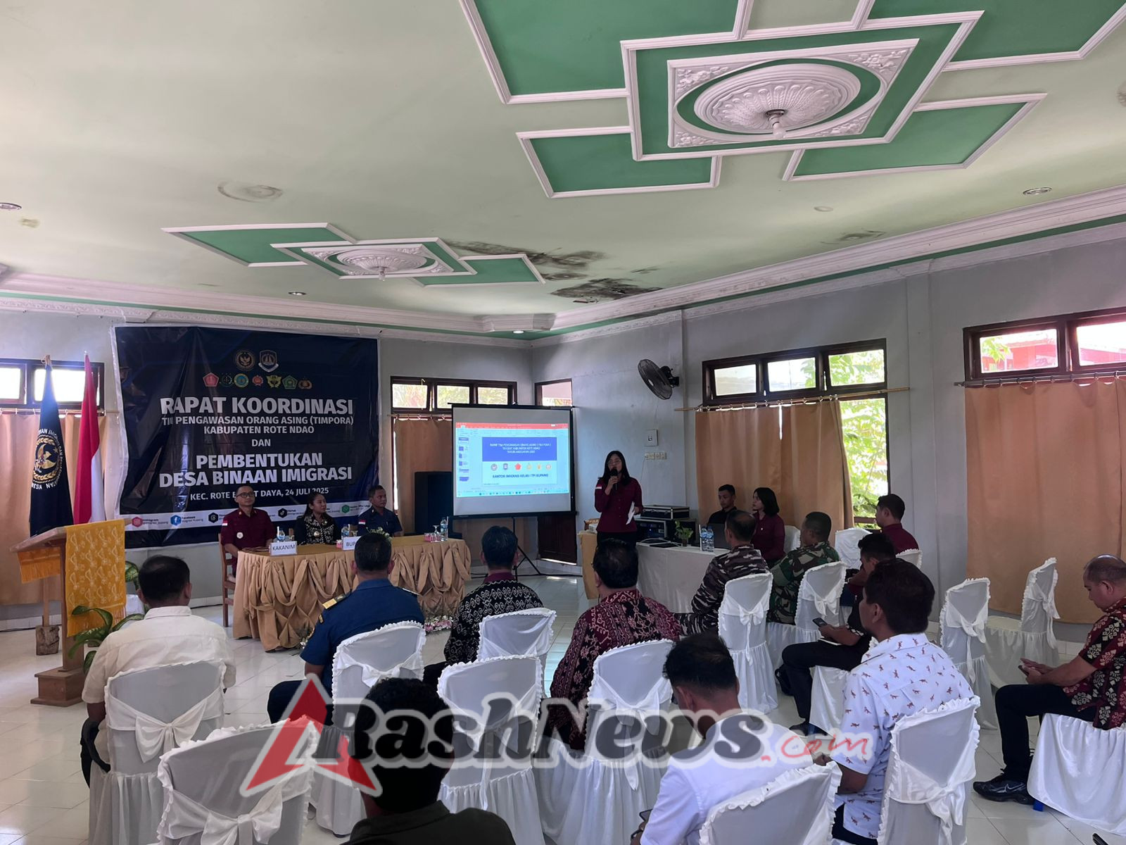 Perkuat Pengawasan Orang Asing, Plh Pasi Ops Kodim 1627/Rote Ndao Hadiri Rapat TIM PORA 