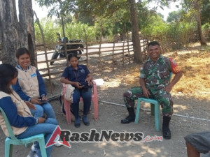 Babinsa Koramil 1618-06/Bian Himbau Warga Desa Ponu Jaga Kebersihan Lingkungan