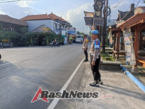 Tertibkan Arus Lalin Sore, Polsek Abiansemal Jaga Keamanan & Kelancaran Jalan