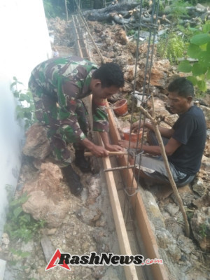 Bantu Buat Pondasi Rumah Babinsa Jalin Keakraban Dengan Warga Binaan