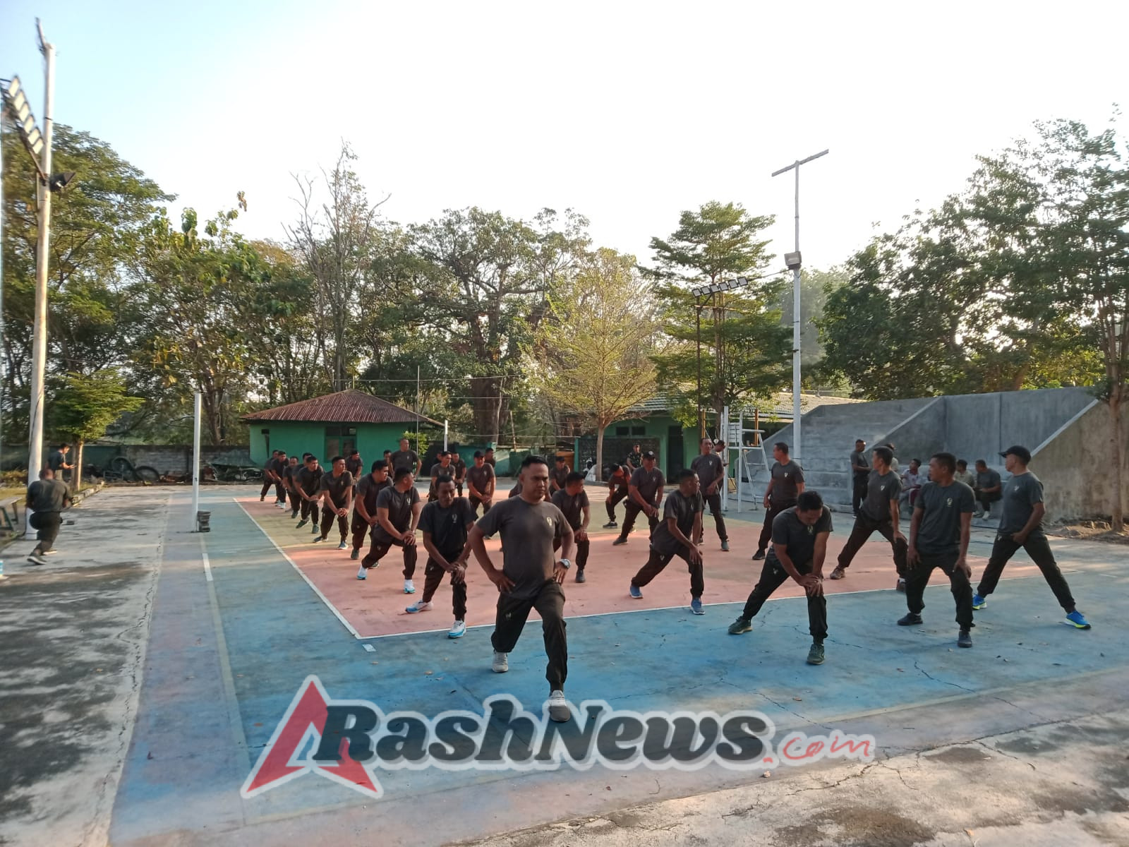 Kodim 1614/Dompu Tingkatkan Kapasitas Babinsa Lewat Apel dan Olahraga Pagi