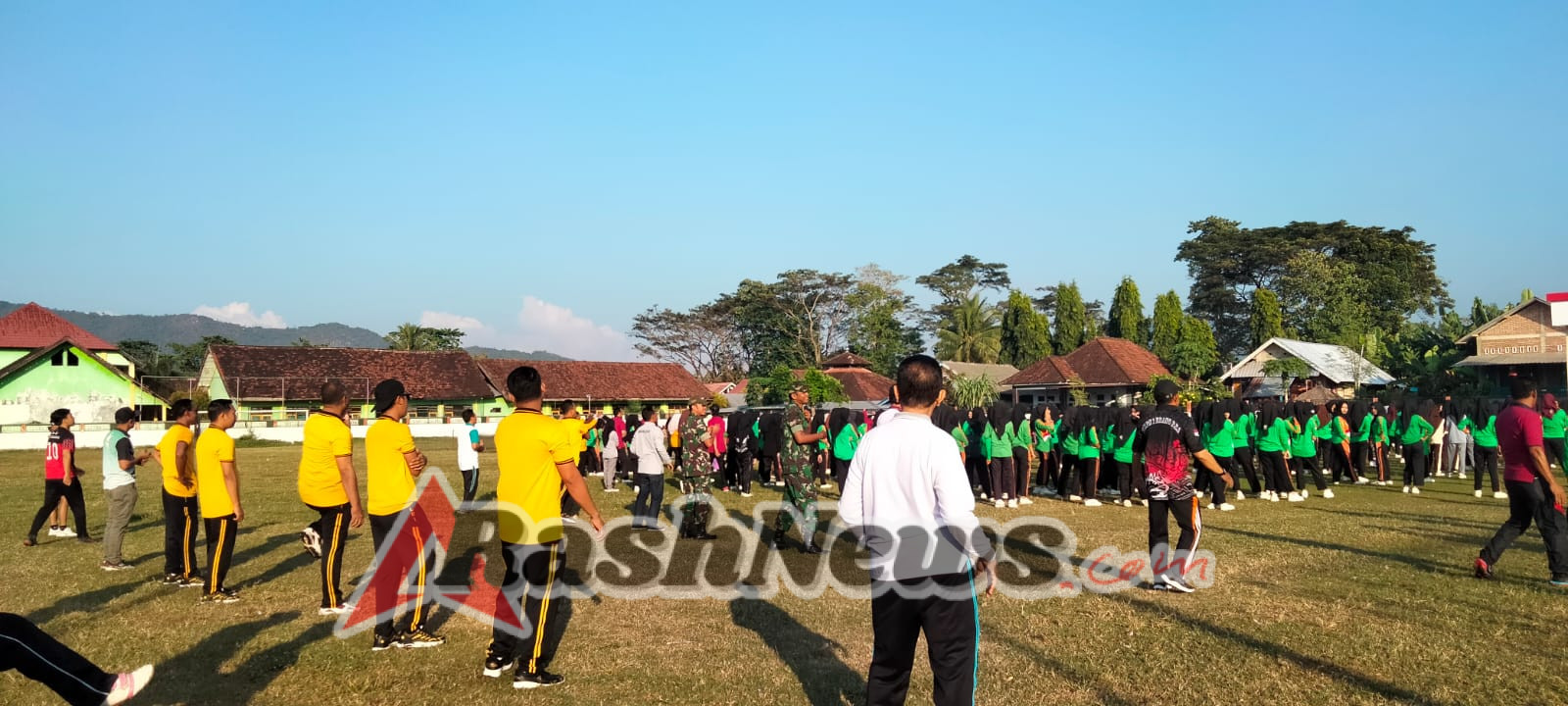 Senam Massal di Desa Beru, Sosialisasi Kartu Sumbawa Barat Maju Jadi Lebih Efektif
