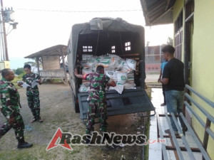 Babinsa Koramil 1602-01/Ende Dampingi Penyaluran Bantuan Pangan di Desa Tomberabu dan Raburia