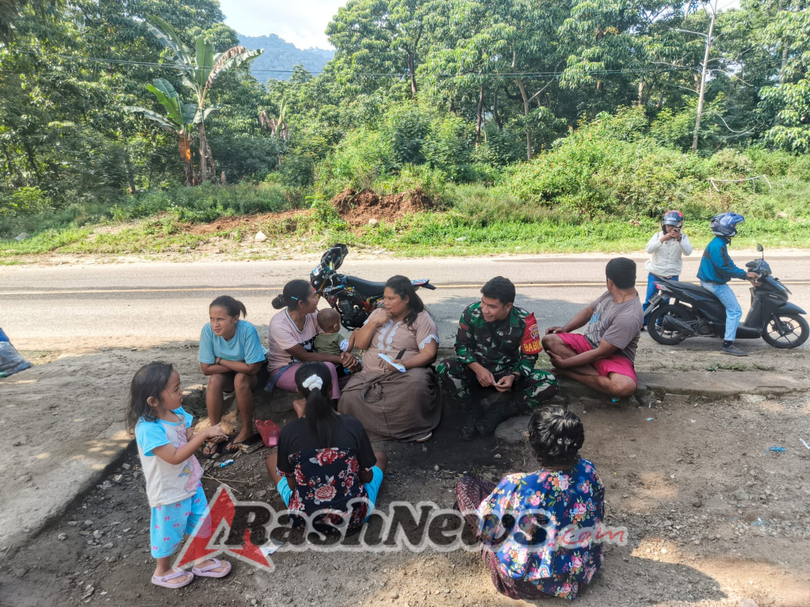 Turun Langsung ke Desa, Babinsa Ende Pastikan Wilayah Aman dan Kondusif