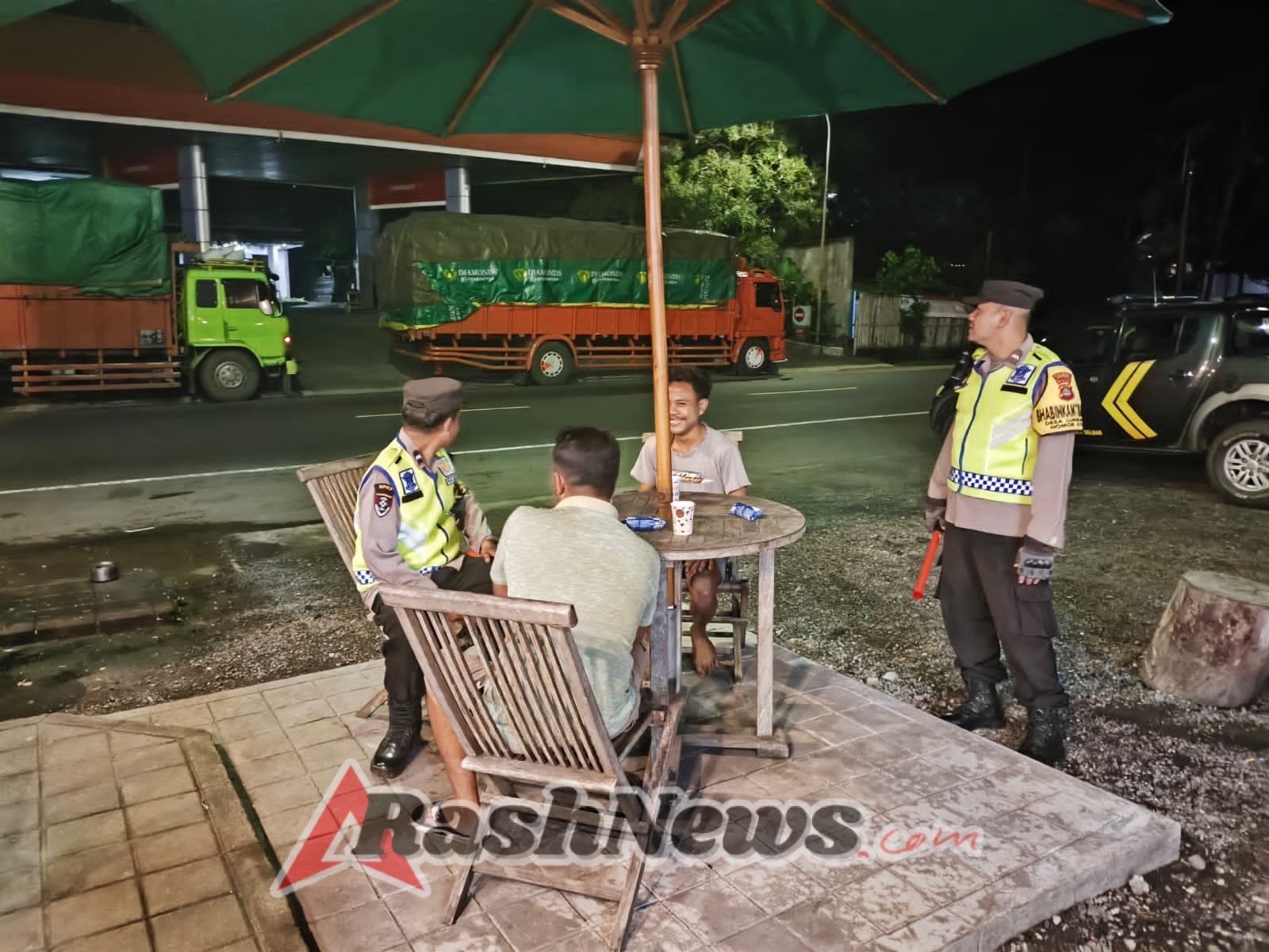 Polsek Selemadeg barat Gelar Patroli Malam Pantau Keamanan wilayah Cegah Gangguan Kamtibmas