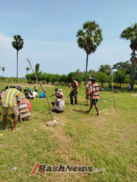 Babinsa Kolabe Koramil Naikliu Turun Langsung Bantu Warga