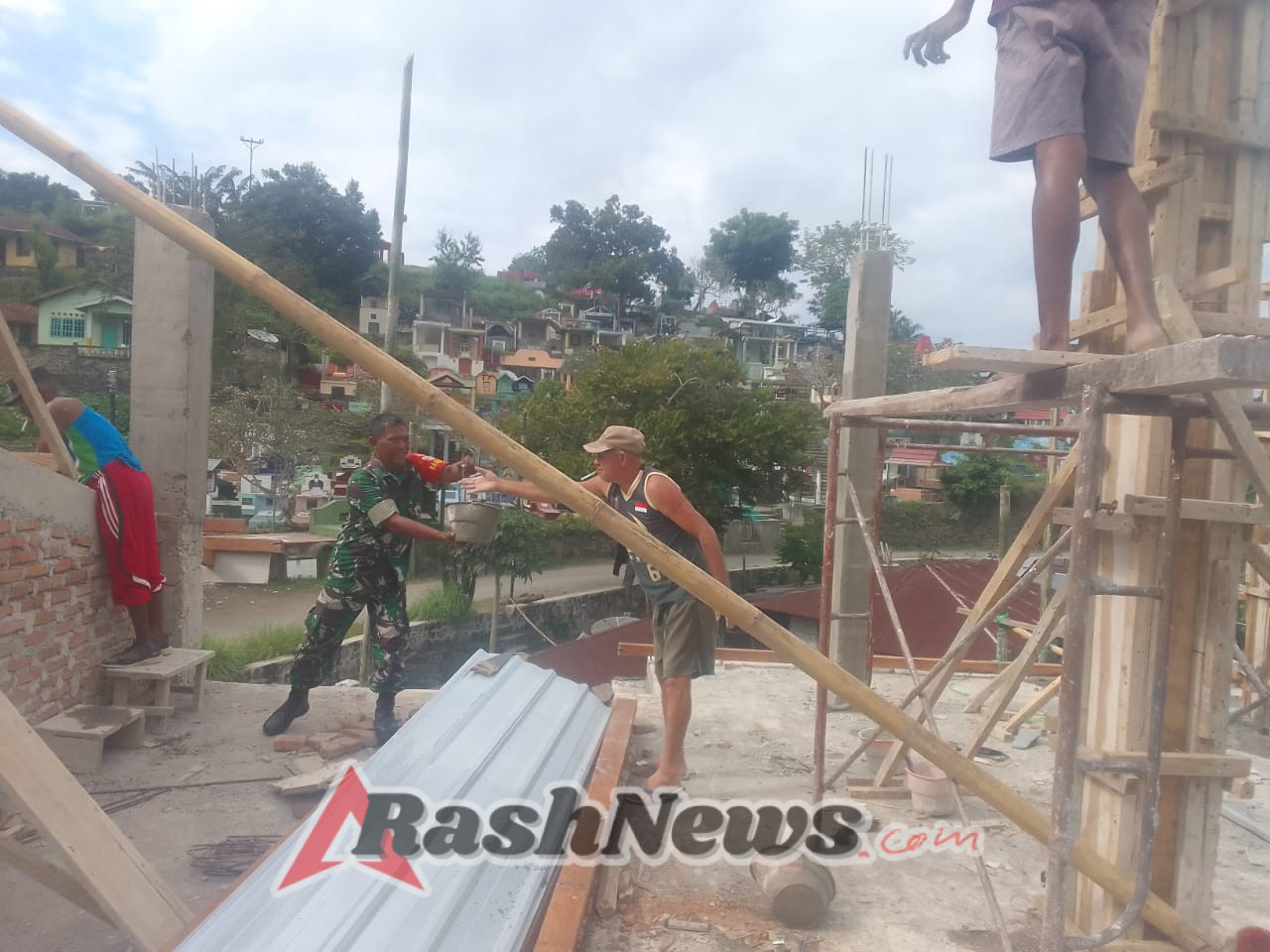 Babinsa Randotoda Gelar Monitoring dan Karya Bhakti, Wujud Kepedulian TNI terhadap Rakyat