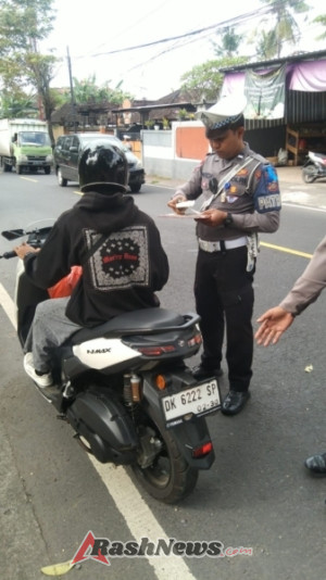 Personel Yang Terlibat Operasi Patuh Agung 2025, Tindak Pengendara Yang Menggunakan Knalpot Tidak Sesuai Spesifikasi