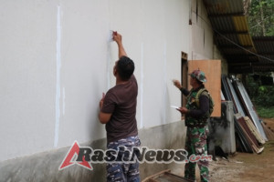 Finishing Bedah RTLH, Satgas TMMD Mulai Cat Rumah Dan Pasang Pintu