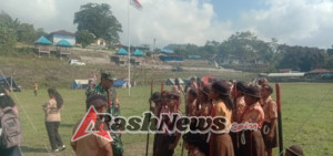 Babinsa Koramil 1602-02 Wolowaru Dekatkan Diri dengan Siswa Saat Perkemahan Pramuka