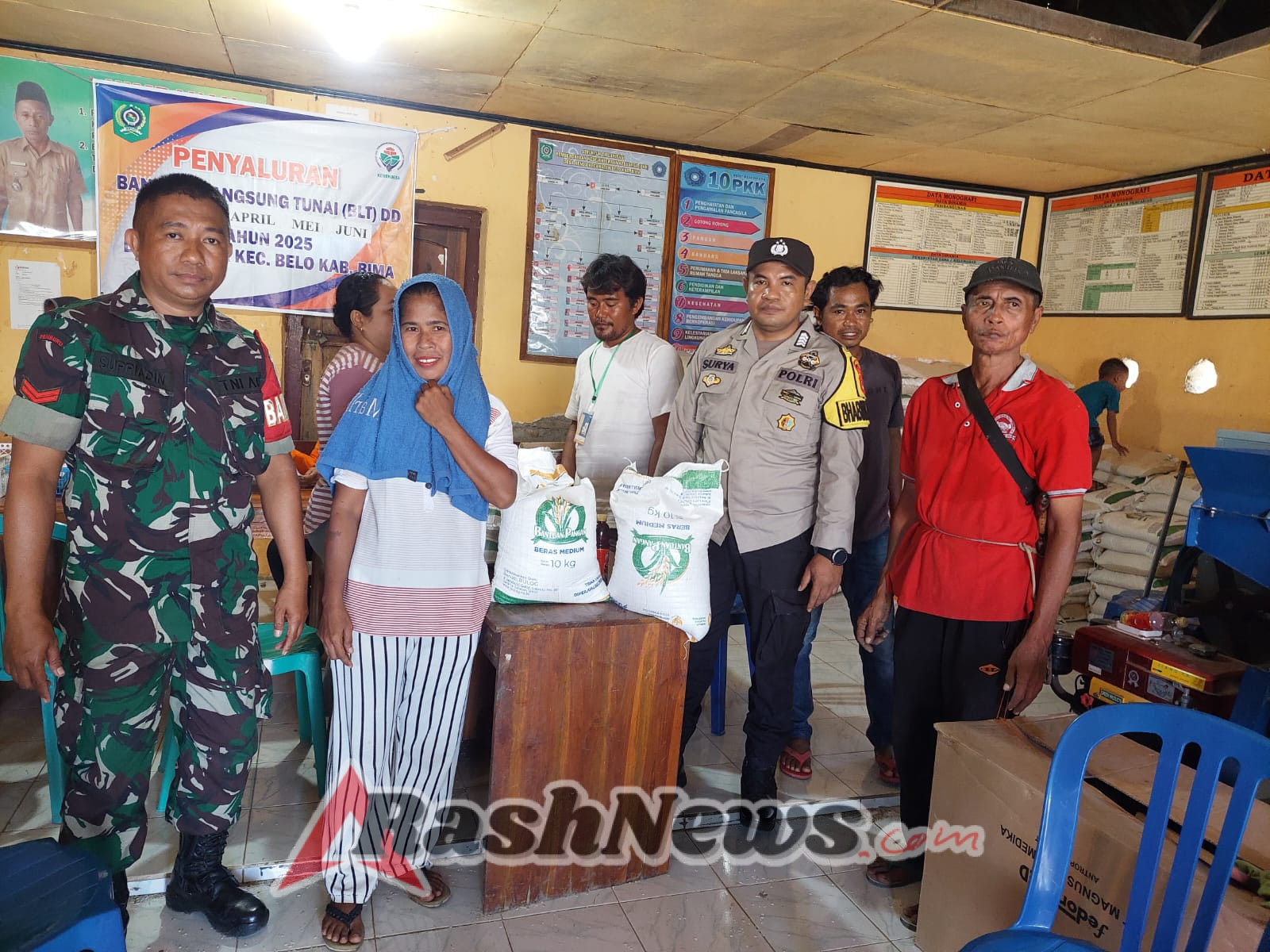 Koptu Supriadin, Babinsa Tangguh yang Hadir Mendampingi Penyaluran Beras di Kecamatan Belo