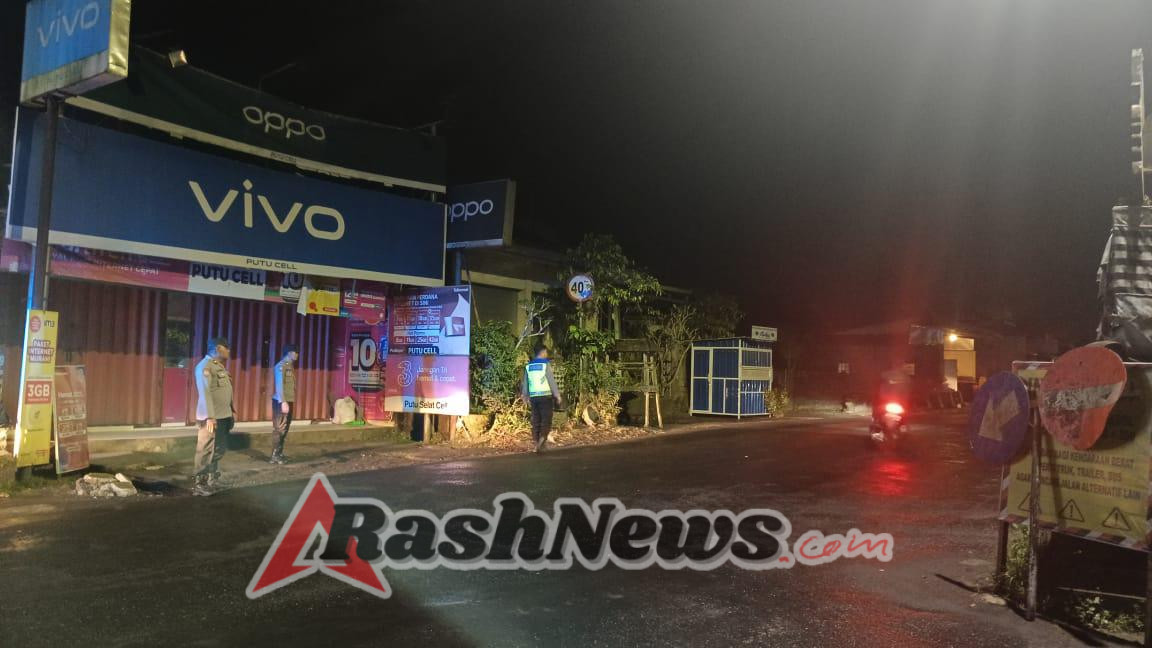 POLSEK SELAT LAKSANAKAN PATROLI BLUE LIGHT UNTUK CIPTAKAN SITUASI KONDUSIF