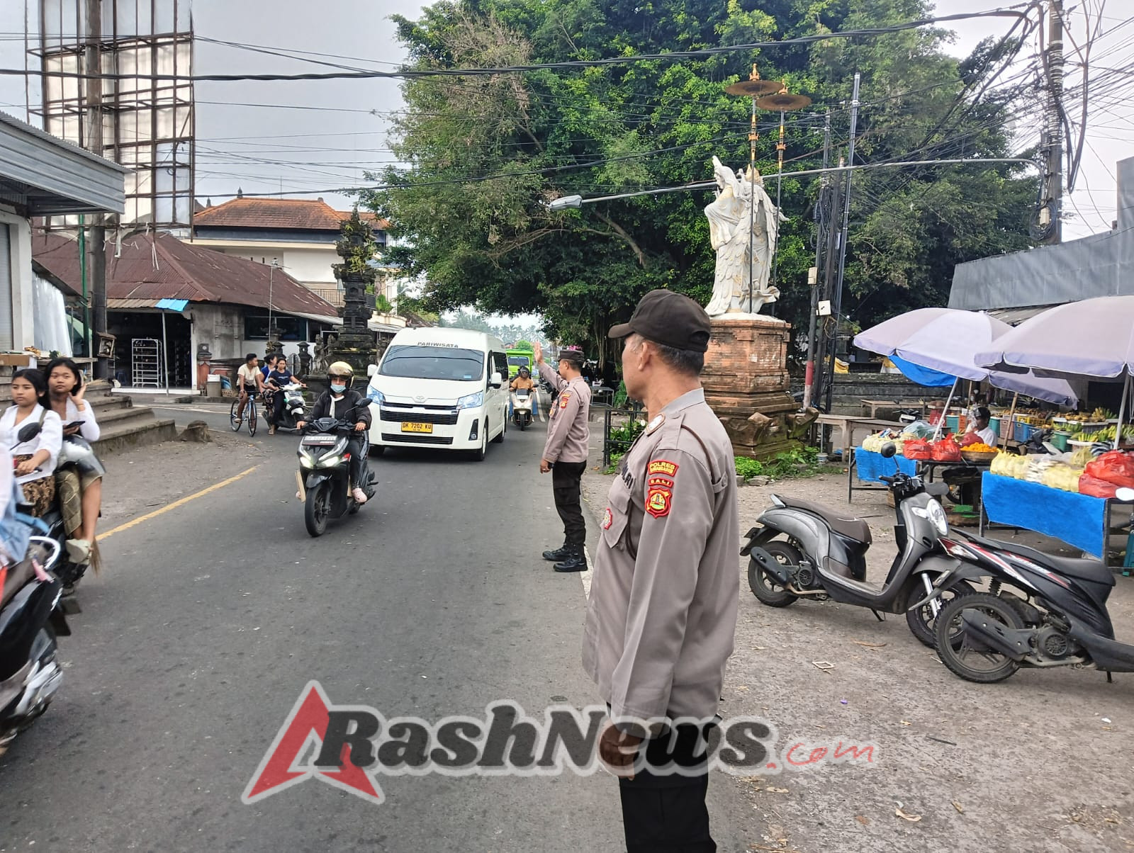 Polsek Rendang Melaksanakan Patroli Pantau Situasi Kamtibmas Pantau Situasi Wilayah